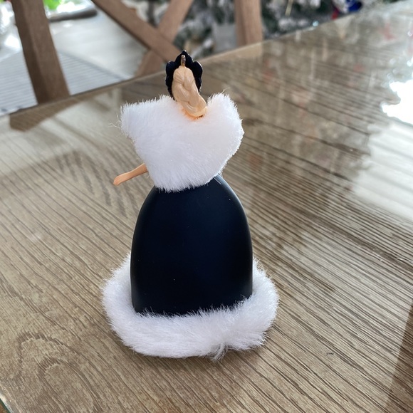 🎉HP🎉 Hallmark keepsake Celebration barbie ornament special 2006 edition - Picture 3 of 3